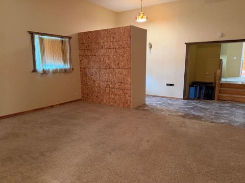 510 Bruce Avenue, Carbon, AB - Indoor Photo Showing Other Room