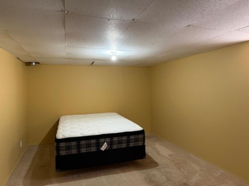 510 Bruce Avenue, Carbon, AB - Indoor