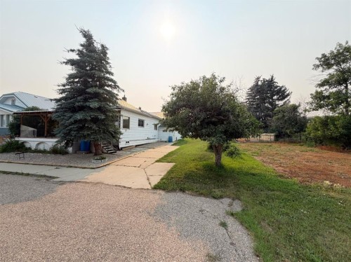 510 Bruce Avenue, Carbon, AB - Outdoor