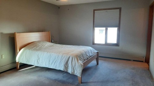 241 4 Street, Drumheller, AB - Indoor Photo Showing Bedroom