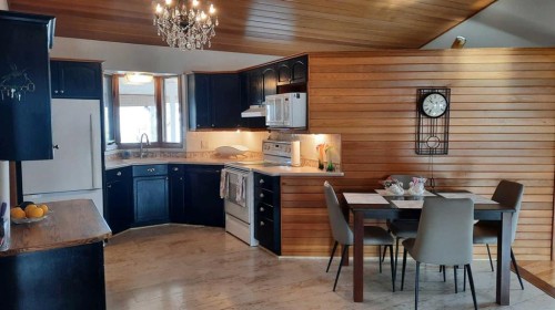 241 4 Street, Drumheller, AB - Indoor