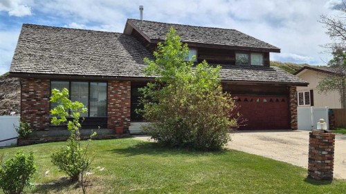 201 Huntington Park  Drumheller, AB T0J 0Y6