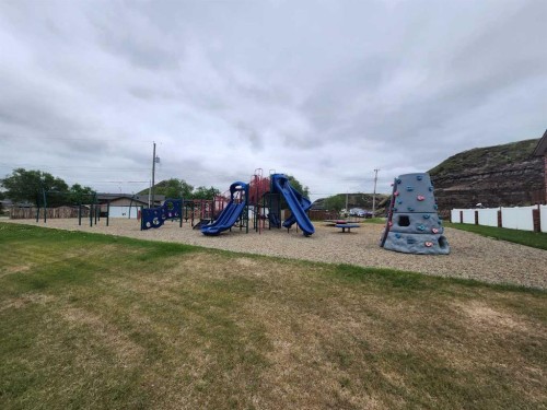 201 Huntington Park, Drumheller, AB 