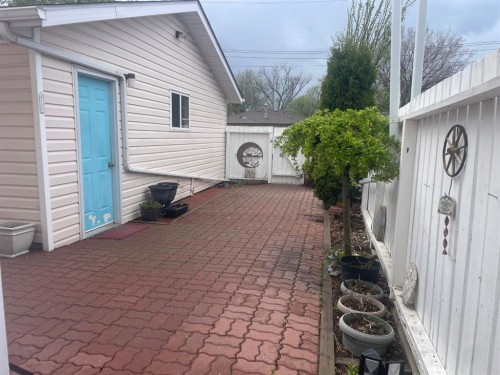 411 3 Street, Brooks, AB 