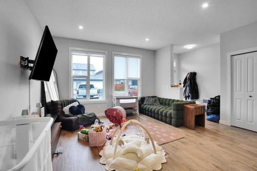 44 Seton Villas Se, Calgary, AB - Indoor Photo Showing Living Room