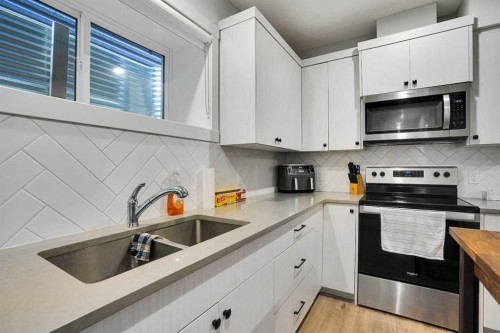 44 Seton Villas Se, Calgary, AB - Indoor Photo Showing Kitchen With Double Sink