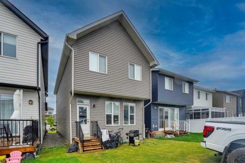 44 Seton Villas Se, Calgary, AB - Outdoor