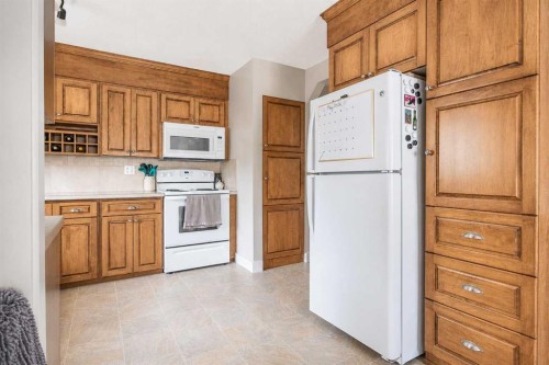 56 Chinook Crescent West, Brooks, AB 