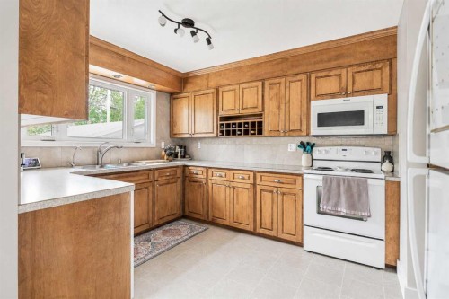 56 Chinook Crescent West, Brooks, AB 