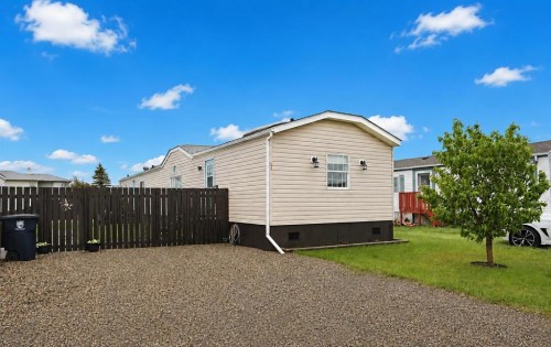 23 Meadowlake Gate EAST Brooks, AB T1R 1E9
