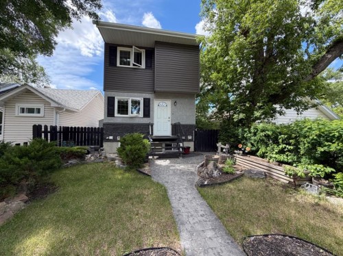 517 5 Street EAST Drumheller, AB T0J 0Y4