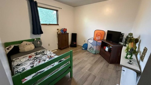 813 Centre, Hanna, AB 