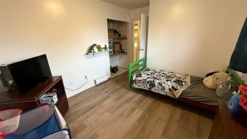 813 Centre, Hanna, AB 