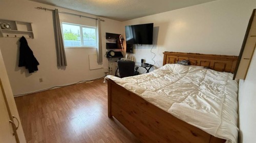 813 Centre, Hanna, AB 
