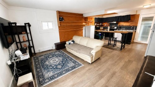 813 Centre, Hanna, AB 