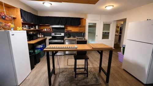 813 Centre, Hanna, AB 