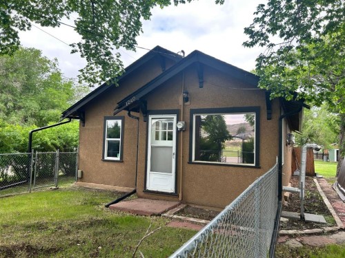 1240 Newcastle Trail  Drumheller, AB T0J 0Y2