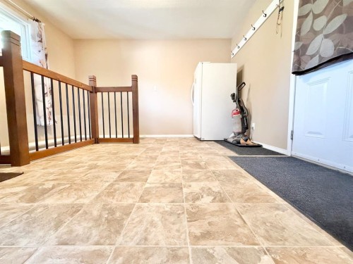 66 2 Avenue East, Tilley, AB 