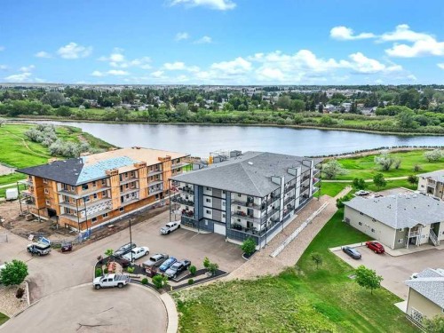 301-499 Meadow Lake Court  Brooks, AB T1R 0Y7