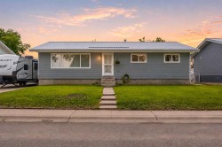11 Blazier Park Street EASTBrooks, AB T1R 0K6