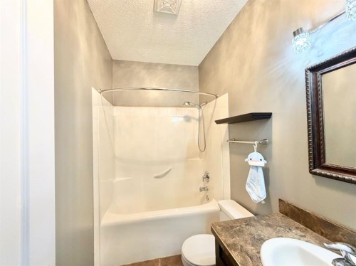 42 A Red Deer Avenue, Drumheller, AB - Indoor Photo Showing Bathroom