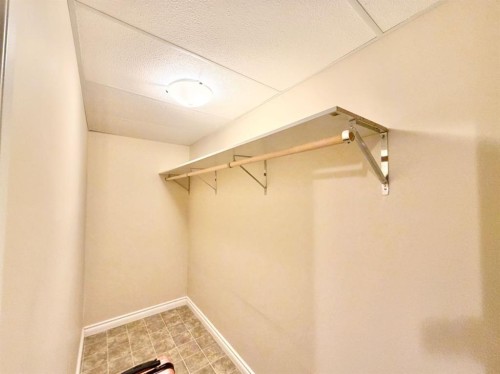 42 A Red Deer Avenue, Drumheller, AB - Indoor Photo Showing Other Room
