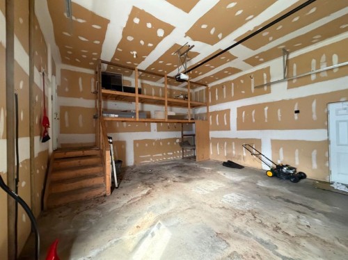 42 A Red Deer Avenue, Drumheller, AB - Indoor Photo Showing Garage