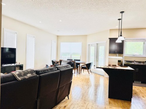 42 A Red Deer Avenue, Drumheller, AB - Indoor Photo Showing Living Room