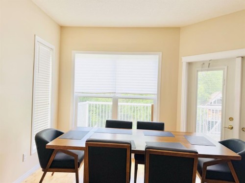 42 A Red Deer Avenue, Drumheller, AB - Indoor Photo Showing Dining Room