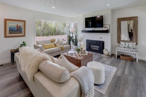 809 Riverside Drive East, Drumheller, AB - Indoor Photo Showing Living Room With Fireplace