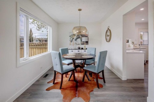 809 Riverside Drive East, Drumheller, AB - Indoor Photo Showing Dining Room