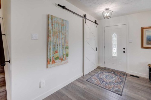 809 Riverside Drive East, Drumheller, AB - Indoor Photo Showing Other Room