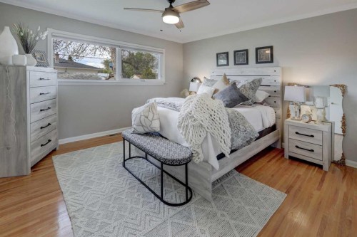 809 Riverside Drive East, Drumheller, AB - Indoor Photo Showing Bedroom