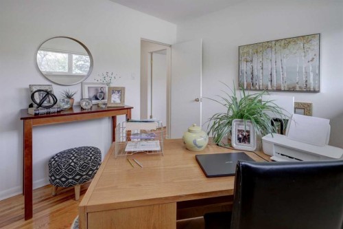 809 Riverside Drive East, Drumheller, AB - Indoor