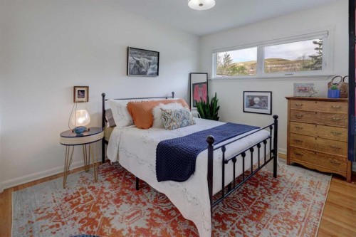 809 Riverside Drive East, Drumheller, AB - Indoor Photo Showing Bedroom