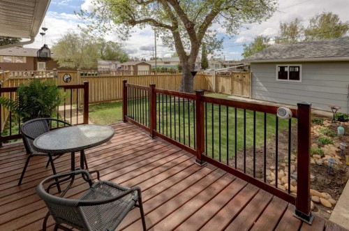 809 Riverside Drive East, Drumheller, AB - Outdoor With Deck Patio Veranda With Exterior