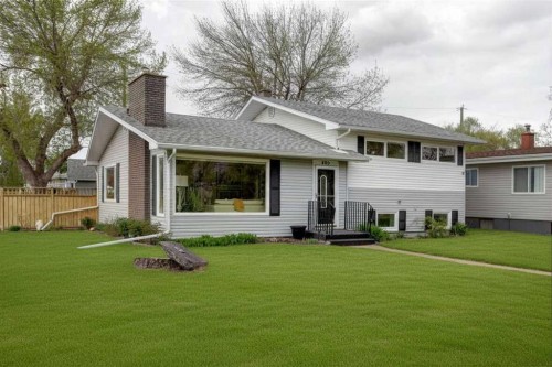 809 Riverside Drive East, Drumheller, AB - Outdoor