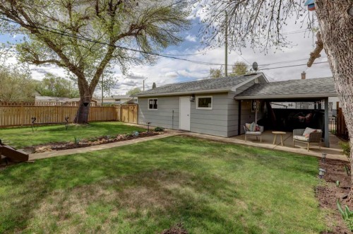 809 Riverside Drive East, Drumheller, AB - Outdoor