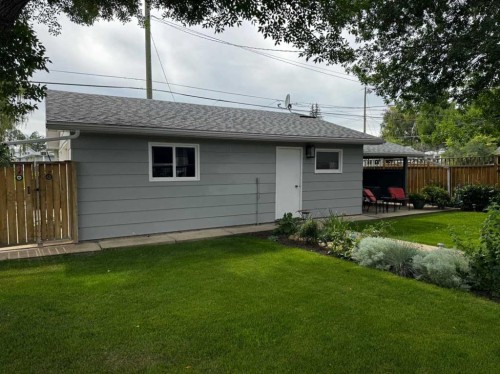 809 Riverside Drive East, Drumheller, AB - Outdoor
