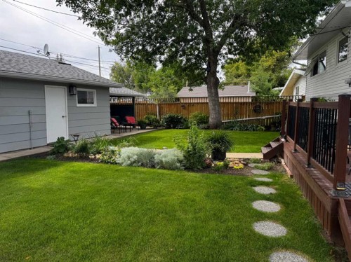 809 Riverside Drive East, Drumheller, AB - Outdoor