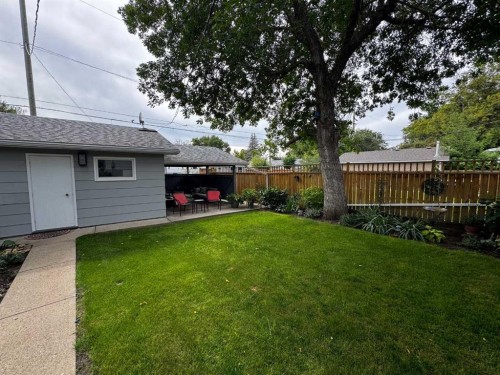 809 Riverside Drive East, Drumheller, AB - Outdoor