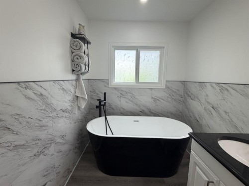 423 Bruce Avenue, Carbon, AB 
