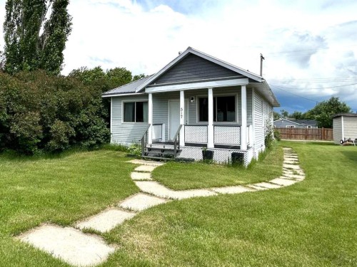 517 Iris Street, Rosemary, AB 