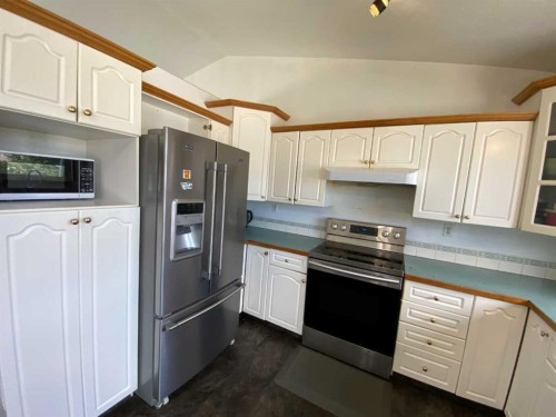 52 Upland Drive West, Brooks, AB 