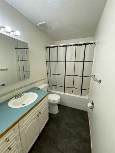 52 Upland Drive West, Brooks, AB 