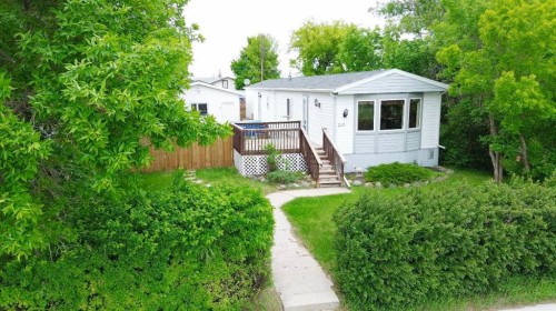210 1St Ave West, Delia, AB 