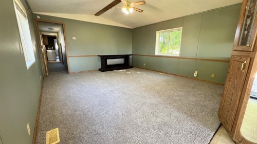 210 1St Ave West, Delia, AB 
