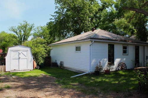 31 Spruce Avenue West, Brooks, AB 