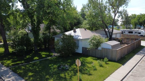 31 Spruce Avenue WEST Brooks, AB T1R 0A2