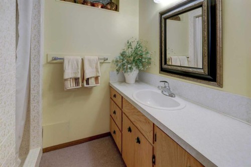 415 8 Street East, Drumheller, AB 